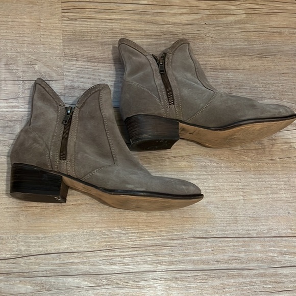 SEYCHELLES LUCKY PENNY SUEDE
WESTERN BOOTIE SIZE:8 - Picture 3 of 5